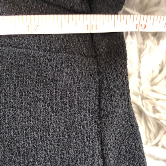 Black tunic with a pleated shear back. - Picture 5 of 5